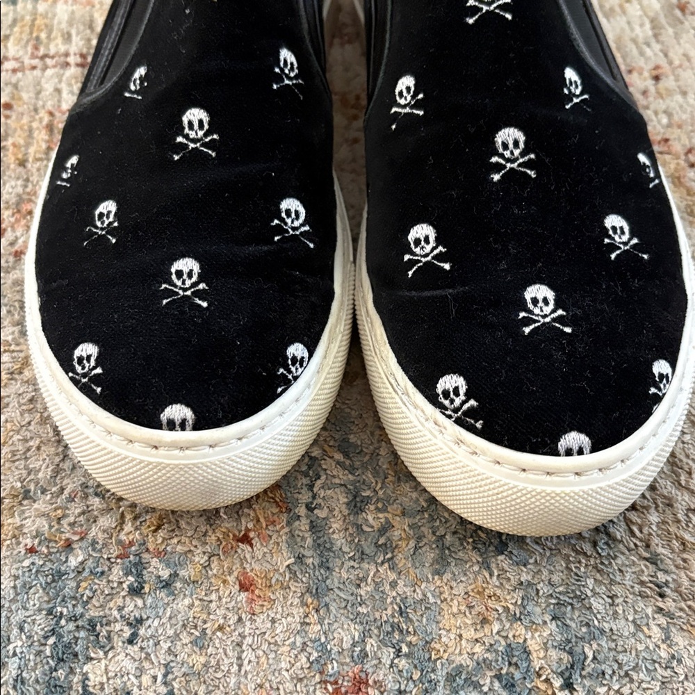 JON JOSEF VELVET skull embroidery slip on tennis shoe 8.5 39 Good condition - Picture 3 of 7